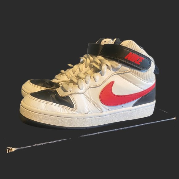 Nike Youth Court Borough Mid 2 Shoes Size 7Y - Picture 2 of 3